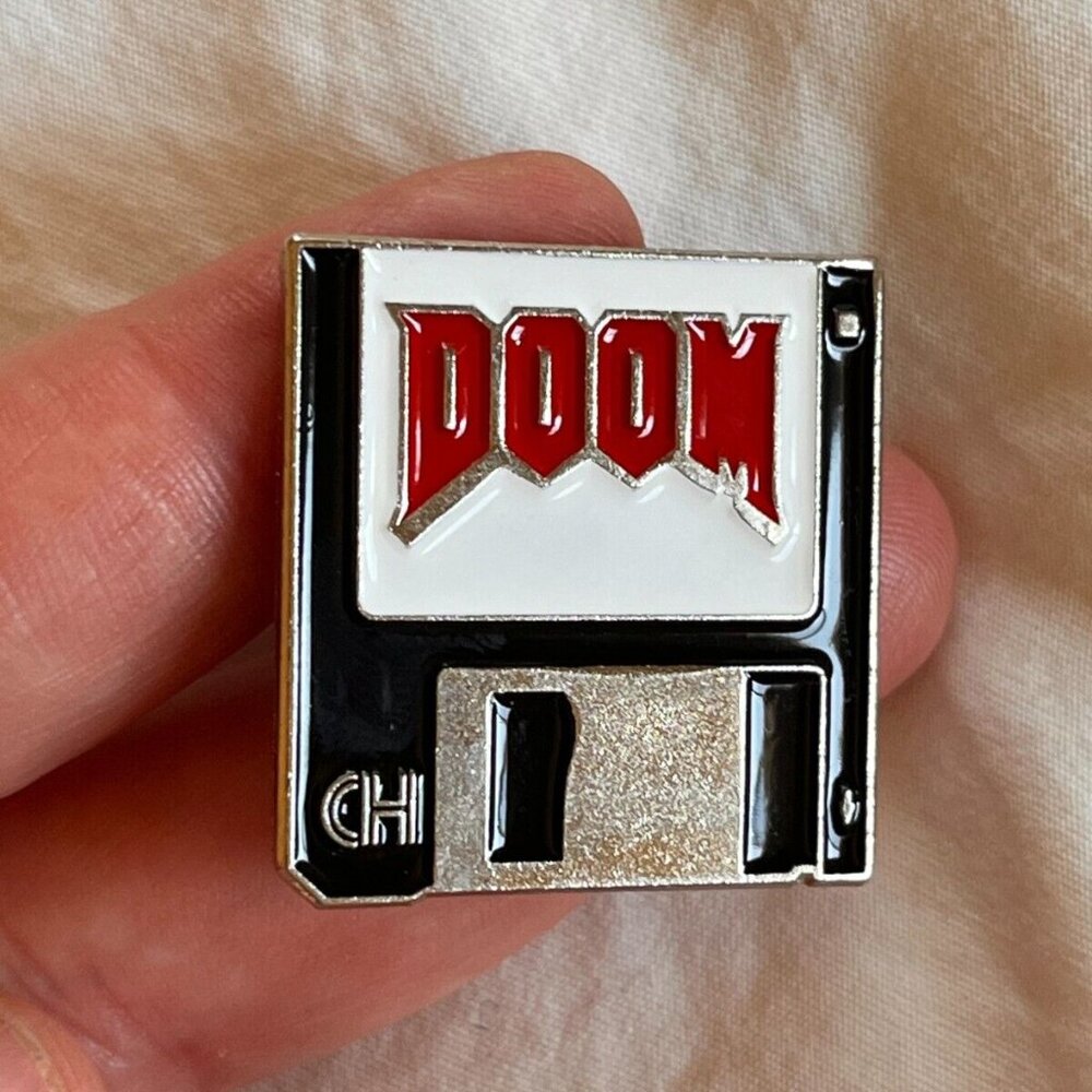 RETRO GAMING VINTAGE DOOM FLOPPY DISC OIL DRIPPED ENAMEL PIN  NWT - Picture 10 of 13
